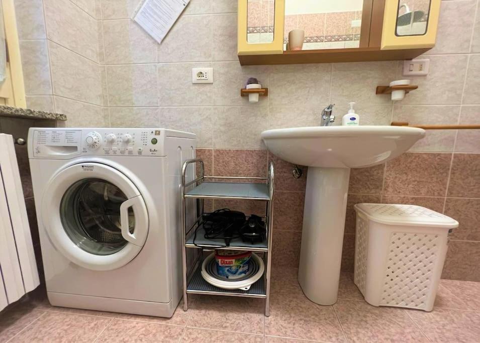 Casa Oltrepo Fresco Centrale Ma Silenzioso Parcheggio Interno Casteggio Εξωτερικό φωτογραφία